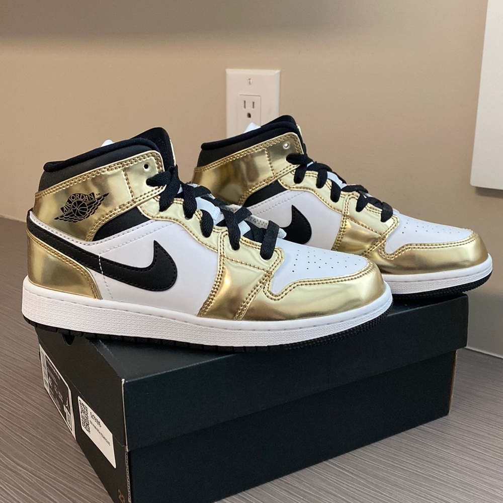 Kids Air Jordan size 4.5 youth